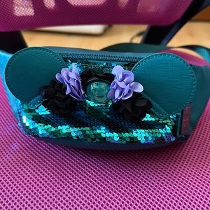 Like new Loungefly MMA Haunted Mansion Fanny pack